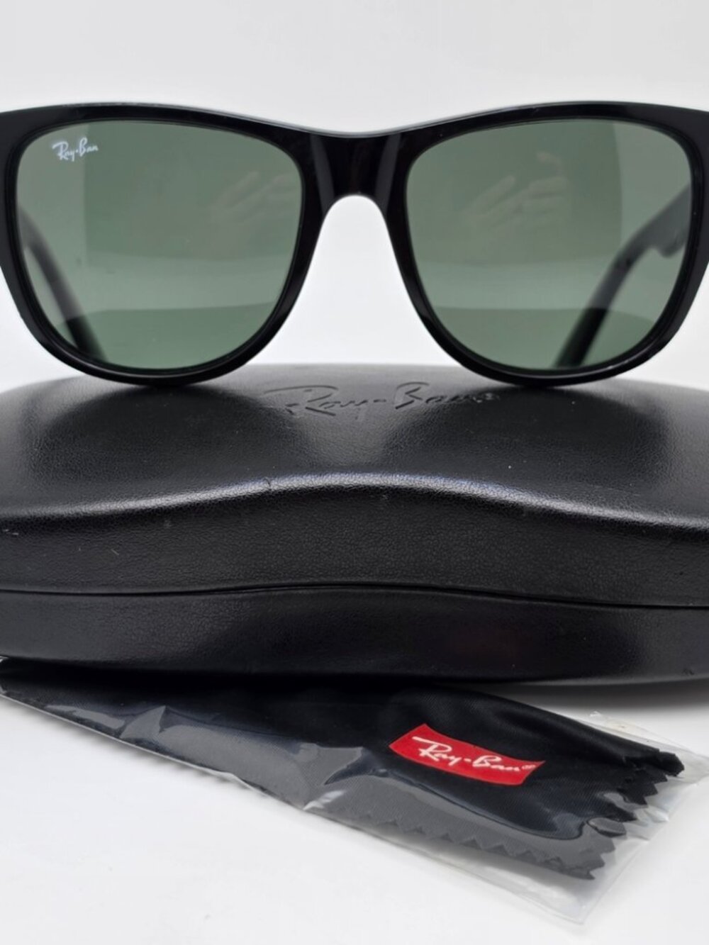 Ray-Ban RB2140 901 Wayfarer Black Frame G-15 Green Glass Lens Sunglasses w/ Case